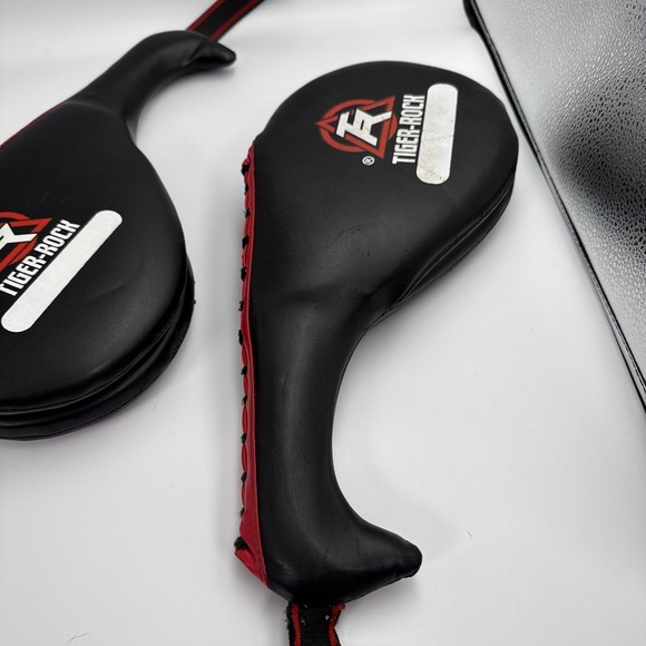 Tiger Rock Clapper Paddles MMA Martial Arts Sparring Strike Pad - Lot of 2 - Picture 3 of 6
